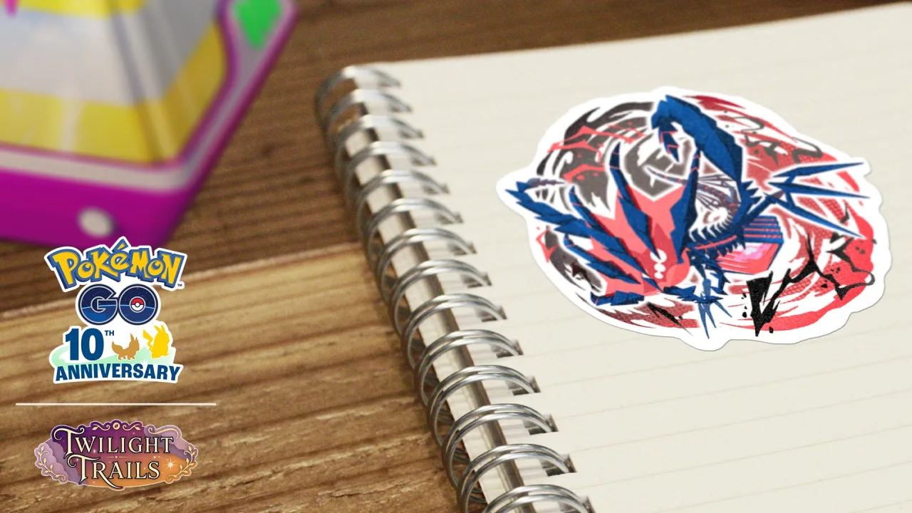 Pegatina de Eternatus del evento Caminos Dinamax de Pok&eacute;mon GO sobre un cuaderno