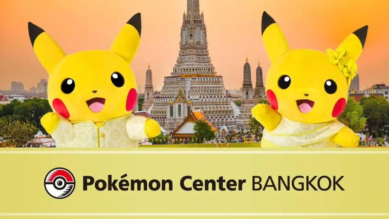 Pikachu con traje tradicional tailand&eacute;s ante el templo Wat Arun en el anuncio del Pok&eacute;mon Center Bangkok