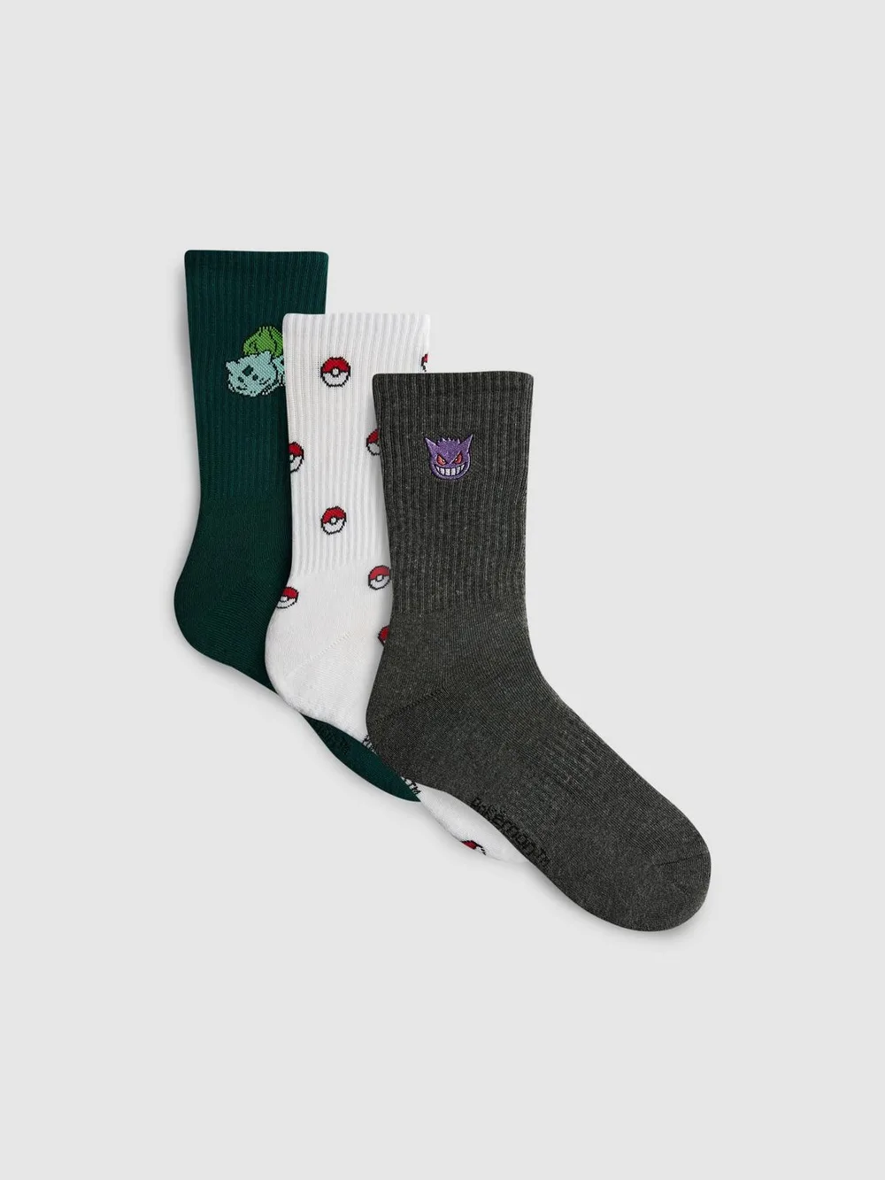 Pack de tres pares de calcetines altos de Pok&eacute;mon de Primark con Bulbasaur, Pok&eacute; Ball y Gengar