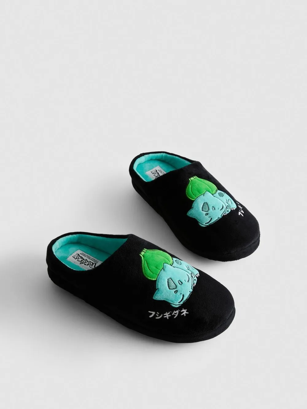 Pantuflas destalonadas de Bulbasaur de Pok&eacute;mon en Primark