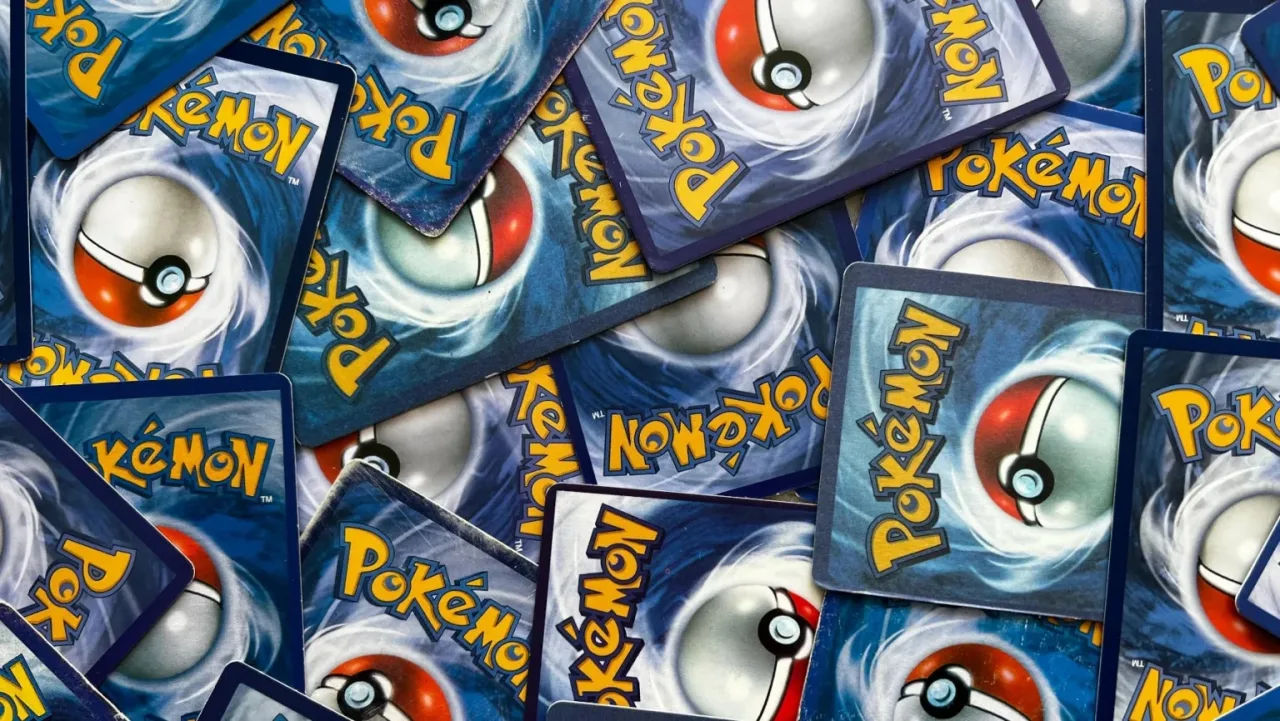 Roban casi un millón en cartas Pokémon de un camión de FedEx - Portada oficial